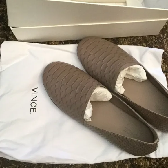 Vince Bogart Slip On Shoes With Dust Bag - Size 8 NIB
