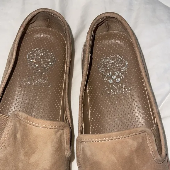 Vince Camuto Remmeya Leather slip-ons platform sneakers Tan size 8. EUC