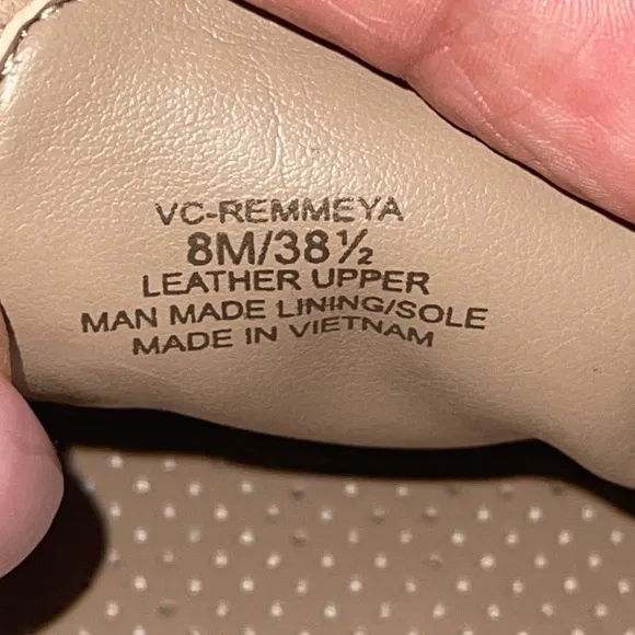 Vince Camuto Remmeya Leather slip-ons platform sneakers Tan size 8. EUC