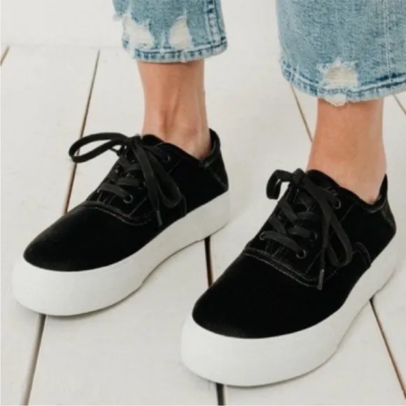 VINCE | Copley Black Suede Platform Lace Up Sneakers Women’s Size 6