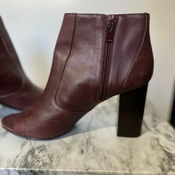 VINCE FIONN PEEP TOE BOOTIES ANKLE BOOTS HEELS - FIG LEATHER  in Size 8.5 US