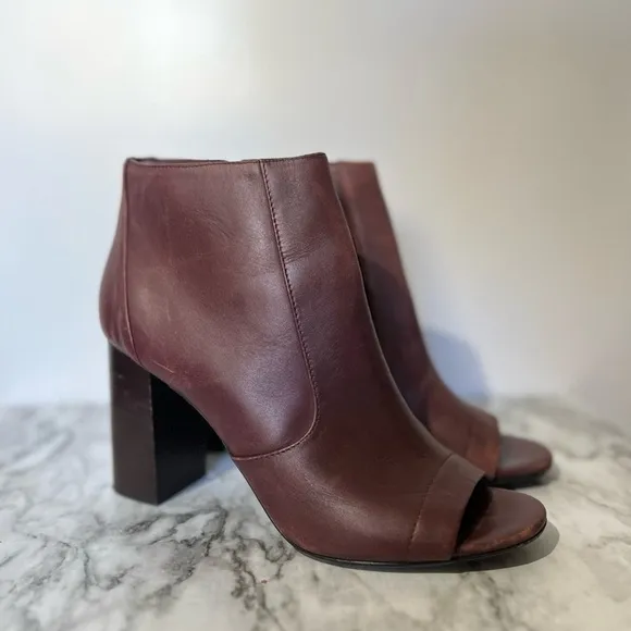 VINCE. SHOES FIONN PEEP TOE BOOTIES ANKLE BOOTS HEELS FIG LEATHER 8.5 US