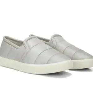 VINCE. Womens Blair Platform Slip On Leather Athletic Sneakers 9M Quilted NEW