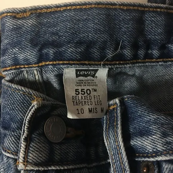 Vintage Levi’s 550 Relaxed Fit Tapered Leg Medium Wash Blue Jeans
