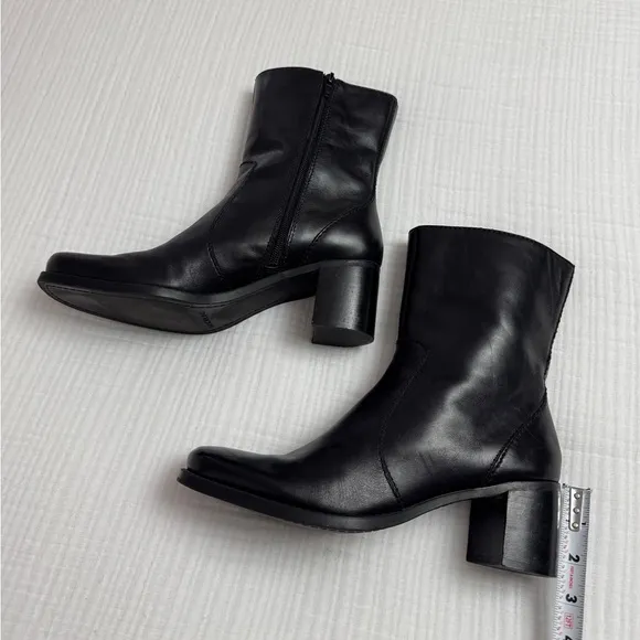 Vintage Y2K Bandolino Black Leather Ankle Boots Size 9 Retro Streetwear Classic