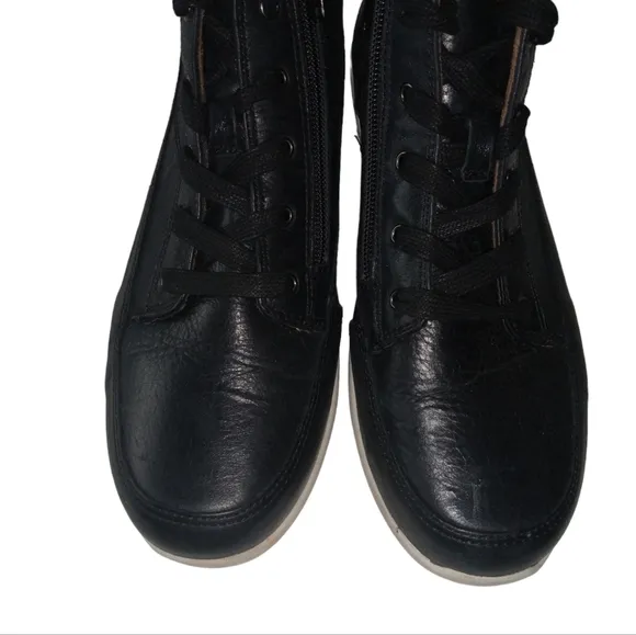 Vionic bllack Leather High-Top Sneakers