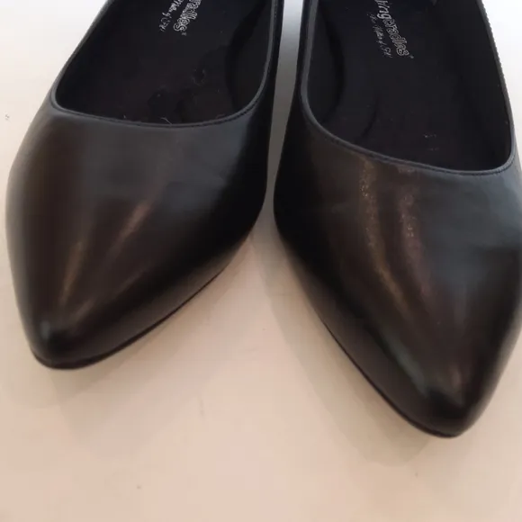 Walking Cradles black leather comfort pointy toe shoes