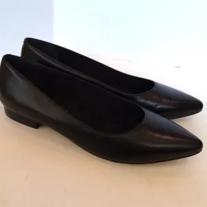 Walking Cradles black leather comfort pointy toe shoes
