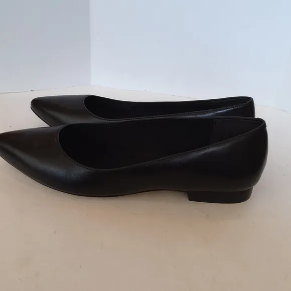 Walking Cradles black leather comfort pointy toe shoes