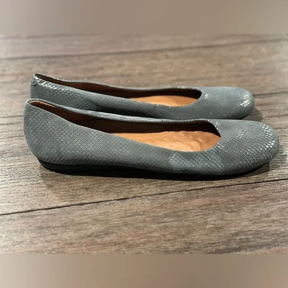 Walking Cradles gray leather slip on shoes sz 10 S,‎ GUC