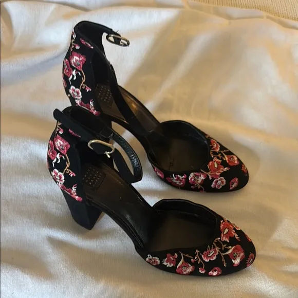 White House, Black Market Floral Embroidered Black Heels