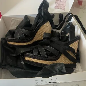 White House Black Market Wedges rocks Black Lace up New in box