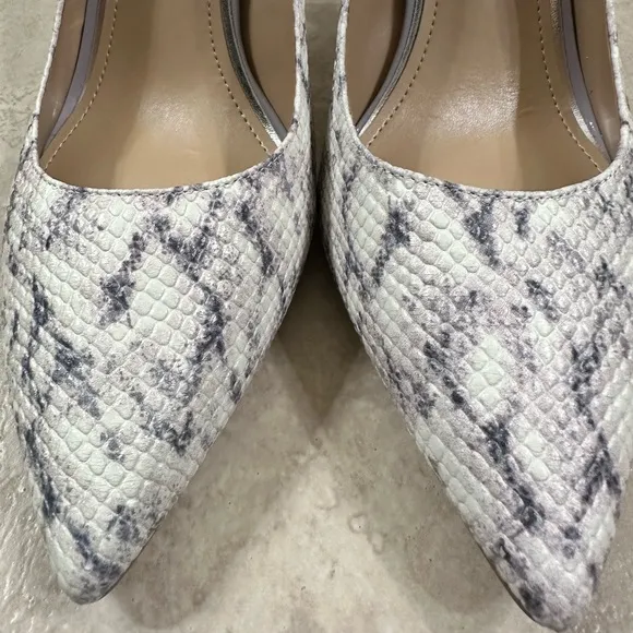 White House Black Market White &amp; Gray Snakeskin Heels Size 10 M 4in Heel Pumps
