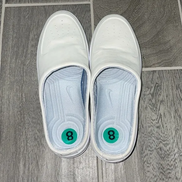 White leather Nike Air Sneaker slip ons size 8 NWT