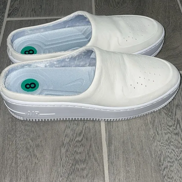 White leather Nike Air Sneaker slip ons size 8 NWT
