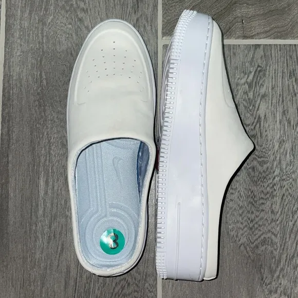 White leather Nike Air Sneaker slip ons size 8 NWT
