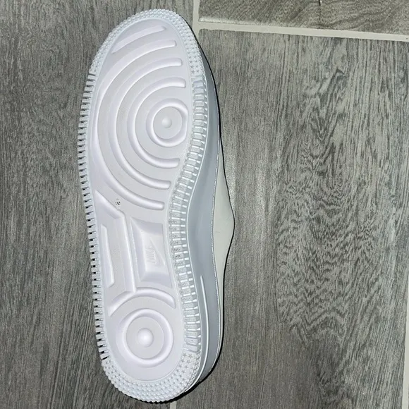 White leather Nike Air Sneaker slip ons size 8 NWT