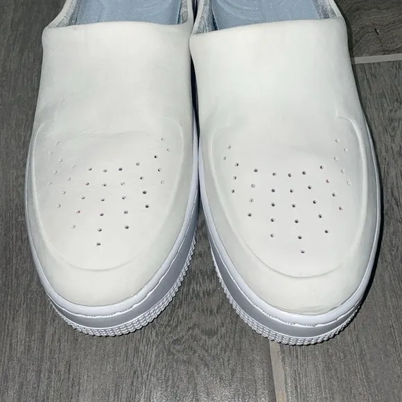 White leather Nike Air Sneaker slip ons size 8 NWT