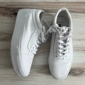White Vans Stackform Sneakers Platforms