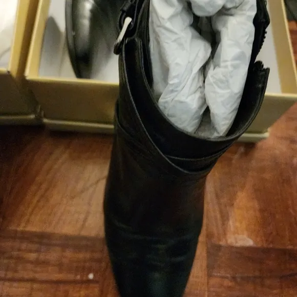 Women  Leather...suede Booties...mules...sandal...converse Tennis