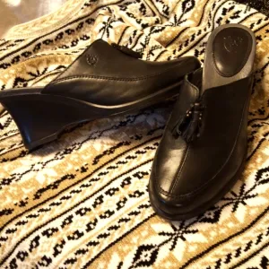 Women's Ariat black leather shoes size 6.5