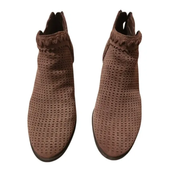 Women's Earth Perry Warm Taupe Suede Ankle Boots