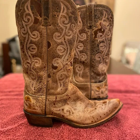 Women’s Lucchese, embroidered light brown/tan cowboy boots size9. 2” heel