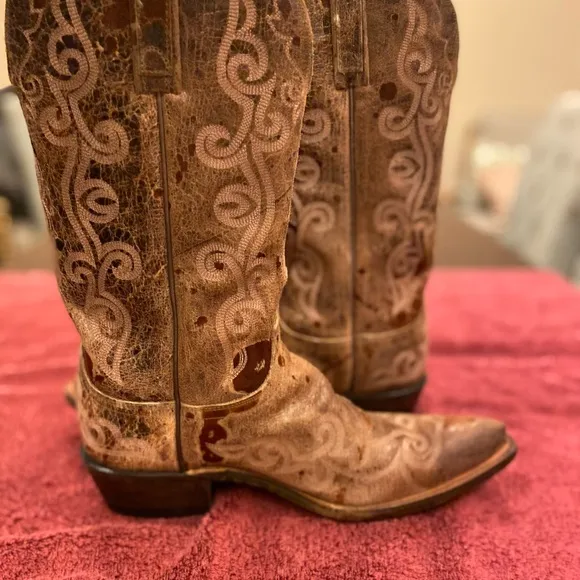 Women’s Lucchese, embroidered light brown/tan cowboy boots size9. 2” heel