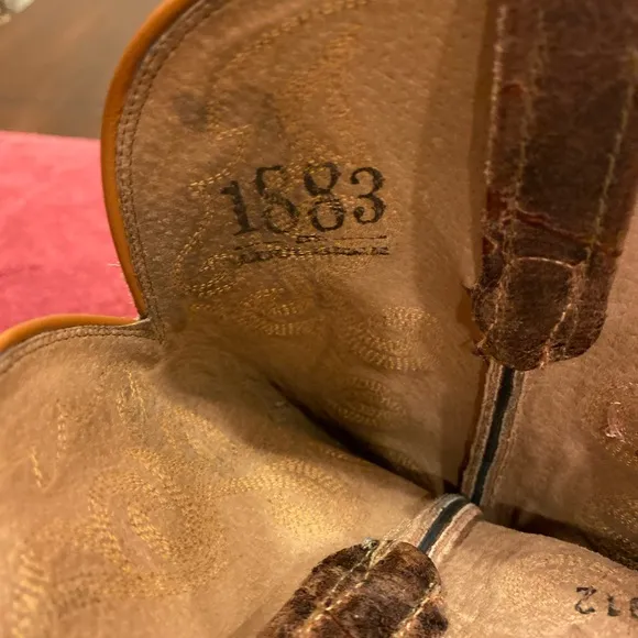 Women’s Lucchese, embroidered light brown/tan cowboy boots size9. 2” heel