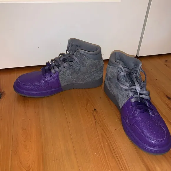 Women’s Nike air Jordan’s High-Top Sneakers