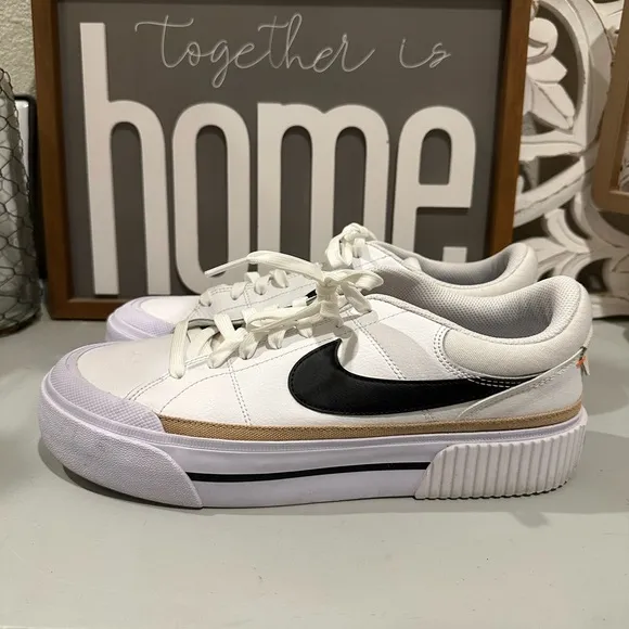 WOMEN'S NIKE COURT LEGACY LIFT PLATFORM SNEAKERS