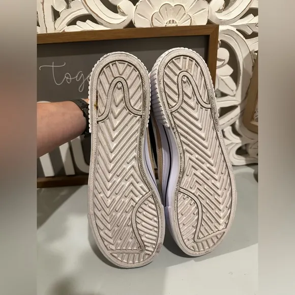 WOMEN'S NIKE COURT LEGACY LIFT PLATFORM SNEAKERS