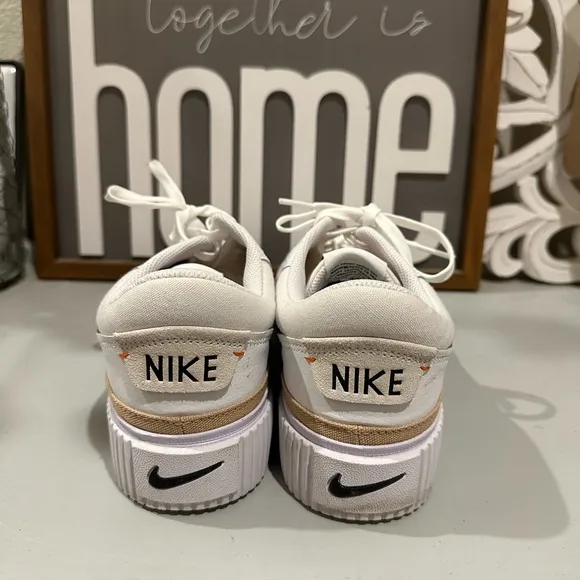 WOMEN'S NIKE COURT LEGACY LIFT PLATFORM SNEAKERS