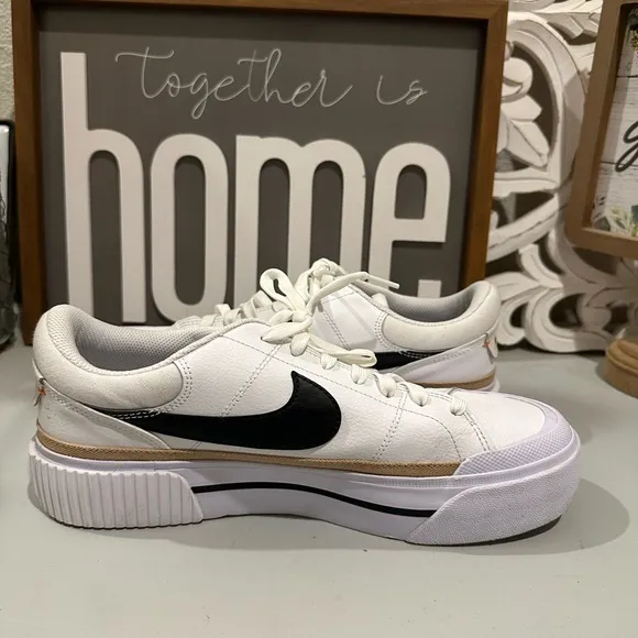WOMEN'S NIKE COURT LEGACY LIFT PLATFORM SNEAKERS