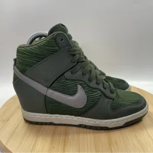 Women’s Nike Dunk Sky high Green and Gray High-Top Sneakers in EUC- size 6