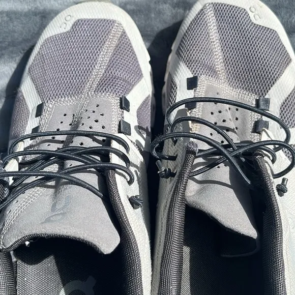 WOMEN’S ON CLOUD OC SHOES SIZE 9.5 running shoes