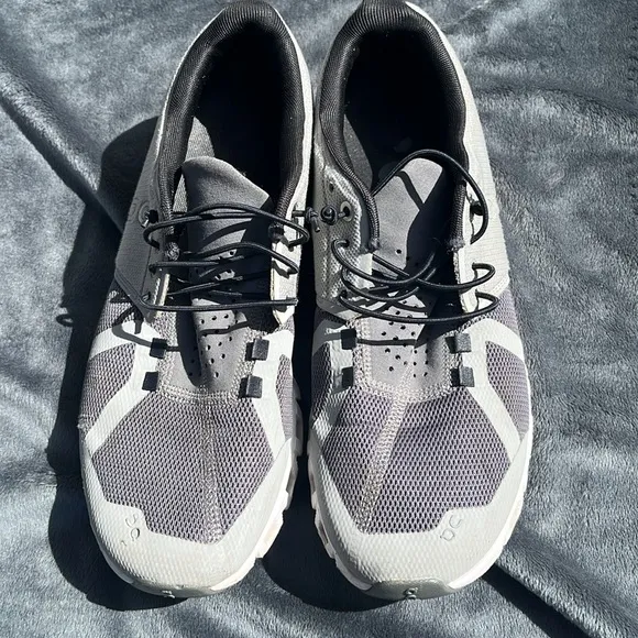 WOMEN’S ON CLOUD OC SHOES SIZE 9.5 running shoes