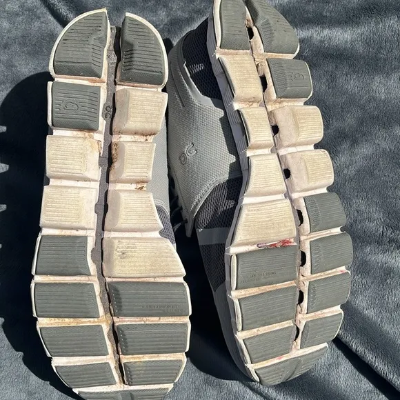 WOMEN’S ON CLOUD OC SHOES SIZE 9.5 running shoes