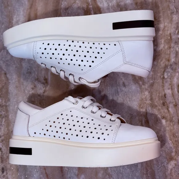 Women’s PAOLO Linea Kendra platform white sneakers- Size 6.5