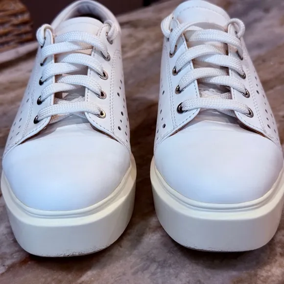 Women’s PAOLO Linea Kendra platform white sneakers- Size 6.5