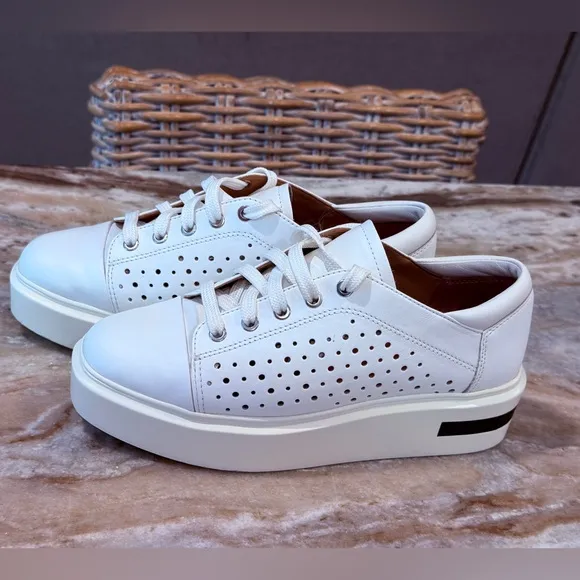 Women’s PAOLO Linea Kendra platform white sneakers- Size 6.5