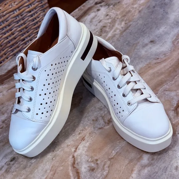 Women’s PAOLO Linea Kendra platform white sneakers- Size 6.5