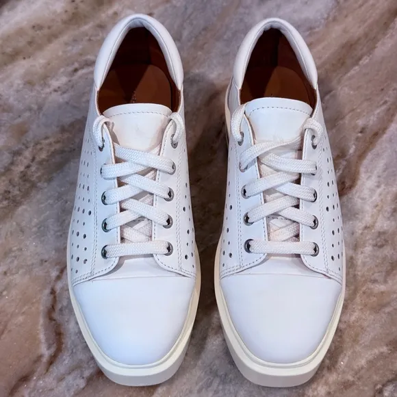 Women’s PAOLO Linea Kendra platform white sneakers- Size 6.5