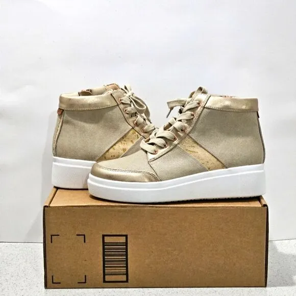 👟Yellowbox, high-top sneakers with lots of detail. Size 8.5