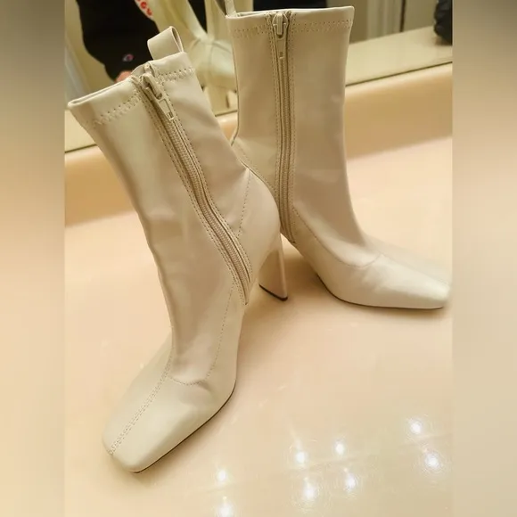 Zara White Square Toe Heel Boots. Size 6.