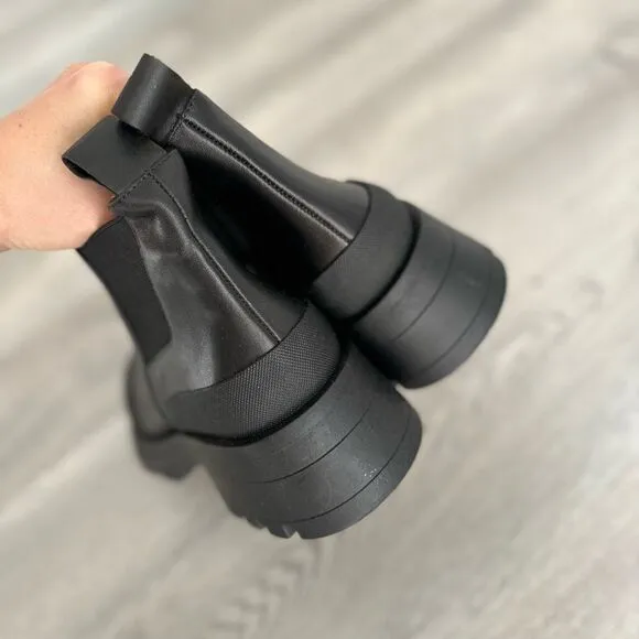 Zara RUBBERIZED TOE LEATHER ANKLE BOOTS