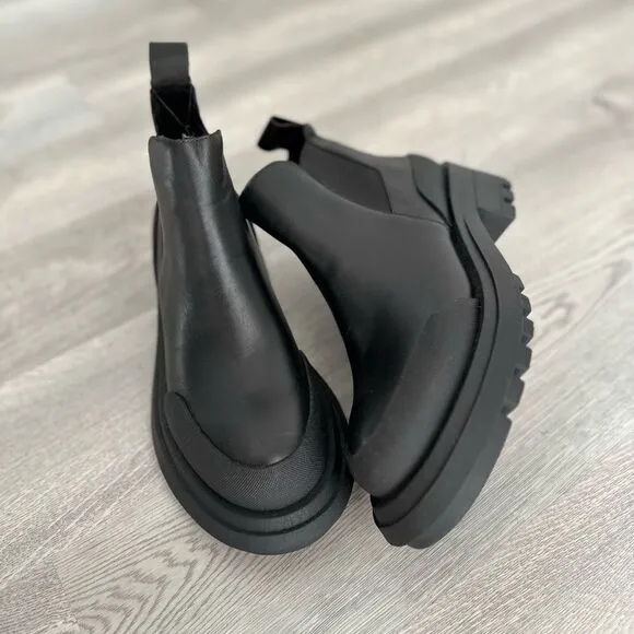 Zara RUBBERIZED TOE LEATHER ANKLE BOOTS