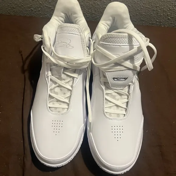 ZM LeBron James NXXT GEN AMPD