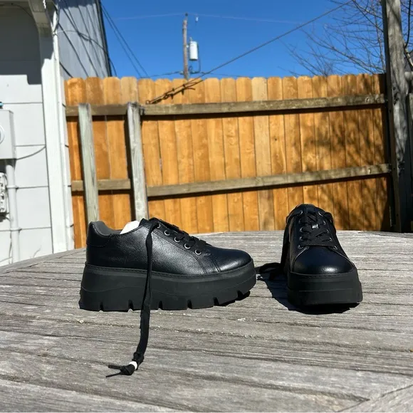 Zodiac Women's Bea Platform Lace-Up Sneakers Black - size 7.5 grunge alternative