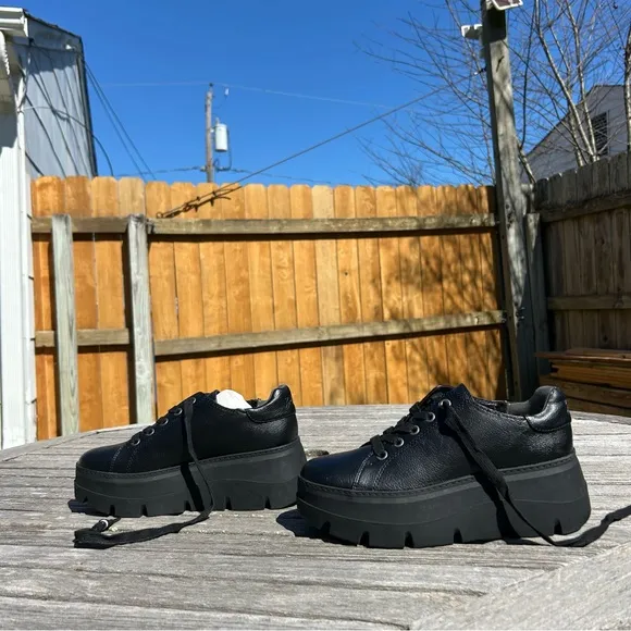Zodiac Women's Bea Platform Lace-Up Sneakers Black - size 7.5 grunge alternative